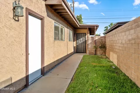 451 Lancaster Blvd E, Lancaster, CA 93535 photo 2