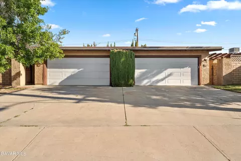 451 Lancaster Blvd E, Lancaster, CA 93535