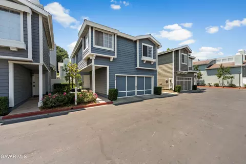 9228 Ventana Ln, North Hills, CA 91343