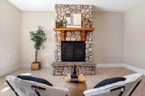 Living - 30400 Horsethief Dr, Tehachapi, CA 93561 photo 2 of 3