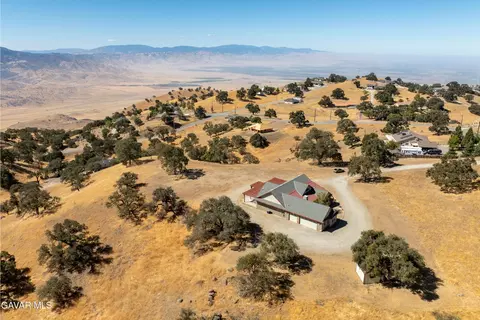 View/Area - 30400 Horsethief Dr, Tehachapi, CA 93561 photo 3 of 5