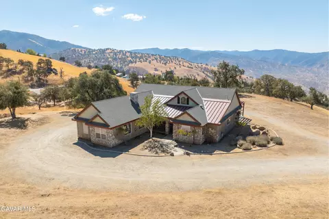 30400 Horsethief Dr, Tehachapi, CA 93561