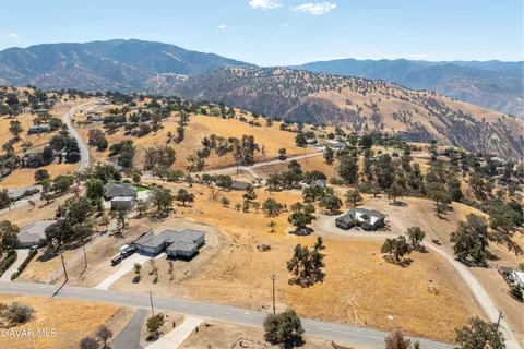 View/Area - 30400 Horsethief Dr, Tehachapi, CA 93561 photo 4 of 5