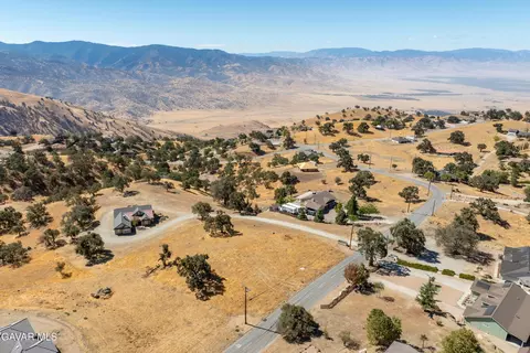 View/Area - 30400 Horsethief Dr, Tehachapi, CA 93561 photo 5 of 5