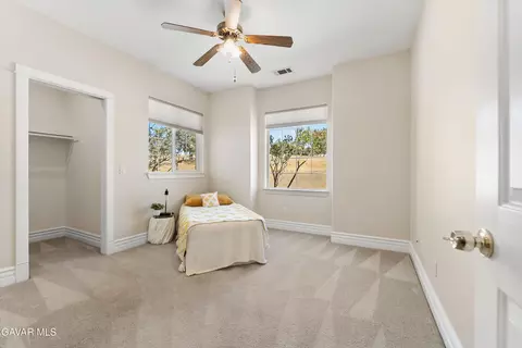 Bedroom - 30400 Horsethief Dr, Tehachapi, CA 93561 photo 2 of 3