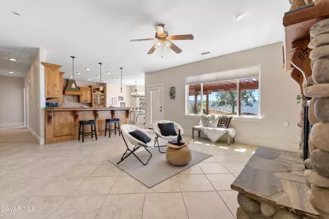 Living - 30400 Horsethief Dr, Tehachapi, CA 93561 photo 3 of 3