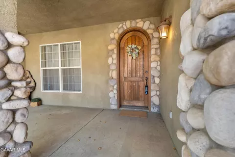 Exterior - 30400 Horsethief Dr, Tehachapi, CA 93561 photo 3 of 4