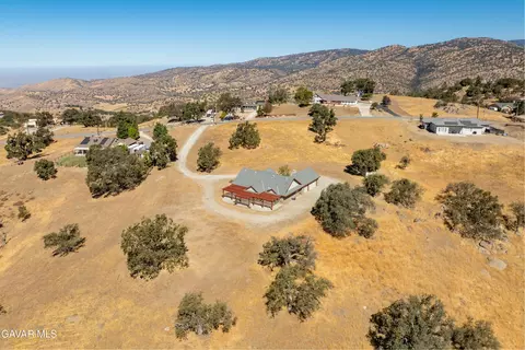 View/Area - 30400 Horsethief Dr, Tehachapi, CA 93561 photo 2 of 5