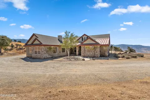 Exterior - 30400 Horsethief Dr, Tehachapi, CA 93561 photo 2 of 4