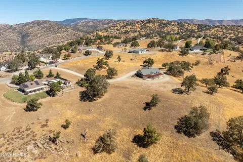 View/Area - 30400 Horsethief Dr, Tehachapi, CA 93561 photo 1 of 5