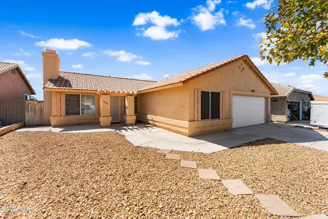 1208 Oakwood Ln, Rosamond, CA 93560