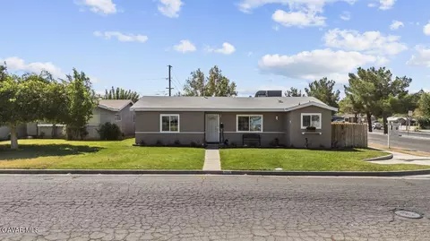 506 Lingard St E, Lancaster, CA 93535