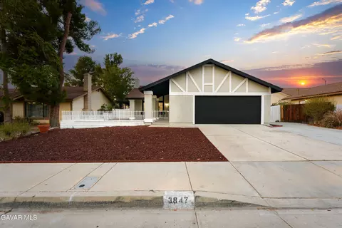 3847 Triton Dr, Palmdale, CA 93550