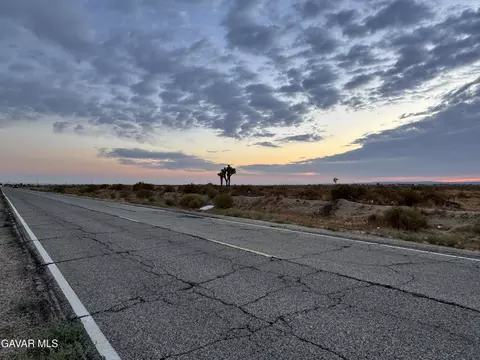 70 Th St E Vic Ave J12, Lancaster, CA 93535 photo 3
