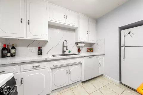 Kitchen - 103 Teakwood Ct, Tehachapi, CA 93561 photo 1 of 4