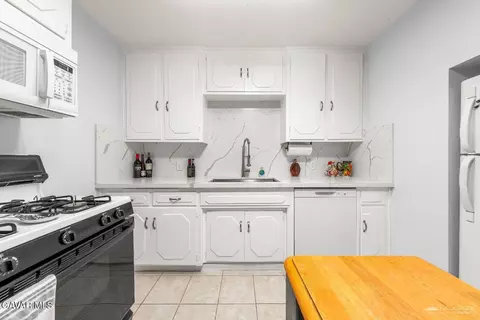 Kitchen - 103 Teakwood Ct, Tehachapi, CA 93561 photo 2 of 4