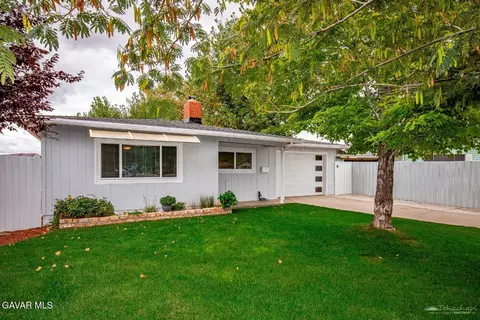 Exterior - 103 Teakwood Ct, Tehachapi, CA 93561 photo 3 of 10