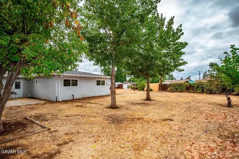 Exterior - 103 Teakwood Ct, Tehachapi, CA 93561 photo 7 of 10