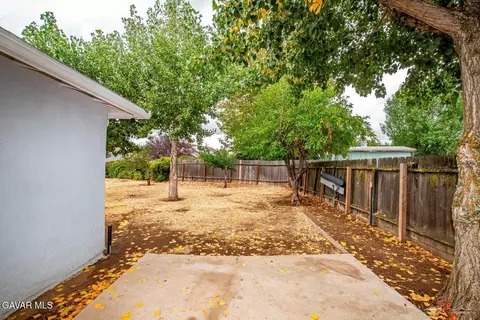 Exterior - 103 Teakwood Ct, Tehachapi, CA 93561 photo 6 of 10