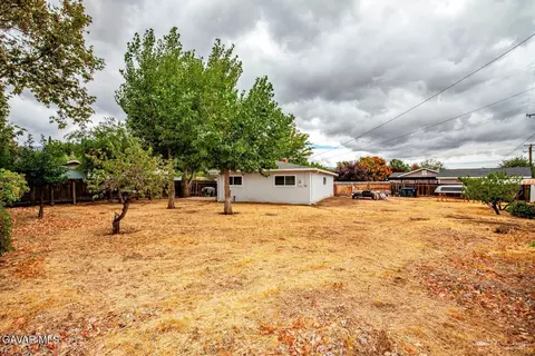 Exterior - 103 Teakwood Ct, Tehachapi, CA 93561 photo 8 of 10