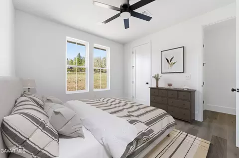 Bedroom - 24401 Oaktree Ct, Tehachapi, CA 93561 photo 5 of 7