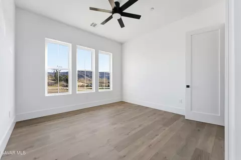 Bedroom - 24401 Oaktree Ct, Tehachapi, CA 93561 photo 2 of 7
