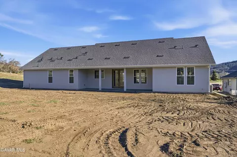 Exterior - 24401 Oaktree Ct, Tehachapi, CA 93561 photo 12 of 12