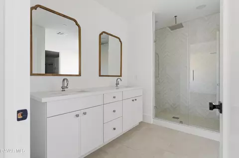 Bath - 24401 Oaktree Ct, Tehachapi, CA 93561 photo 1 of 1