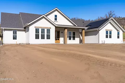 Exterior - 24401 Oaktree Ct, Tehachapi, CA 93561 photo 2 of 12