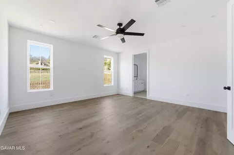 Bedroom - 24401 Oaktree Ct, Tehachapi, CA 93561 photo 4 of 7