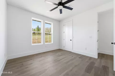 Bedroom - 24401 Oaktree Ct, Tehachapi, CA 93561 photo 6 of 7