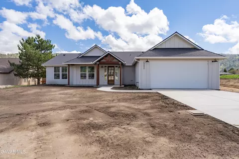 Exterior - 29840 Pinedale Dr, Tehachapi, CA 93561 photo 4 of 7