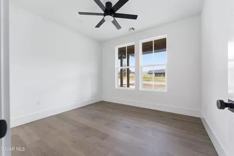 Bedroom - 29840 Pinedale Dr, Tehachapi, CA 93561 photo 5 of 9