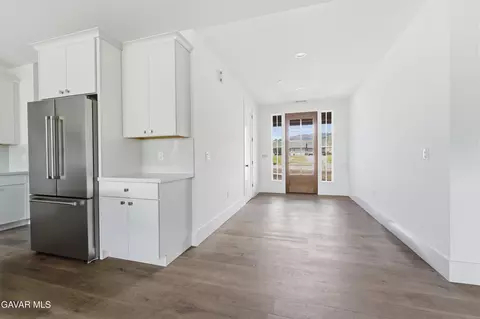 Entry Way - 29840 Pinedale Dr, Tehachapi, CA 93561 photo 1 of 3
