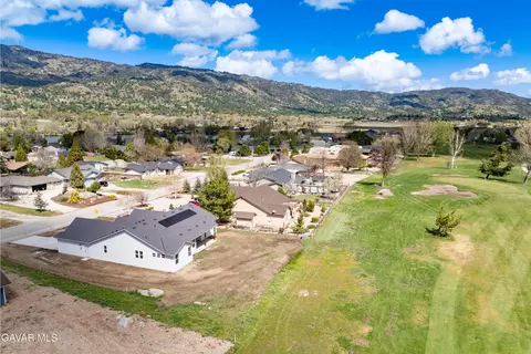 View/Area - 29840 Pinedale Dr, Tehachapi, CA 93561 photo 4 of 8
