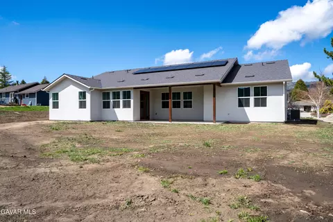 Exterior - 29840 Pinedale Dr, Tehachapi, CA 93561 photo 7 of 7