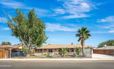 Exterior - 39006 162nd St E, Palmdale, CA 93591 photo 2 of 17