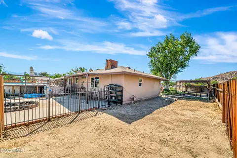 Exterior - 39006 162nd St E, Palmdale, CA 93591 photo 11 of 17