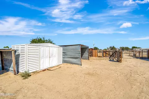 Exterior - 39006 162nd St E, Palmdale, CA 93591 photo 12 of 17