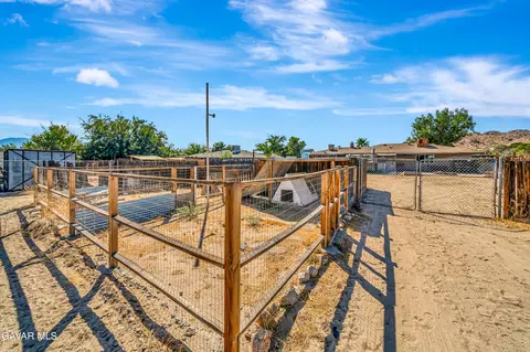 Exterior - 39006 162nd St E, Palmdale, CA 93591 photo 14 of 17