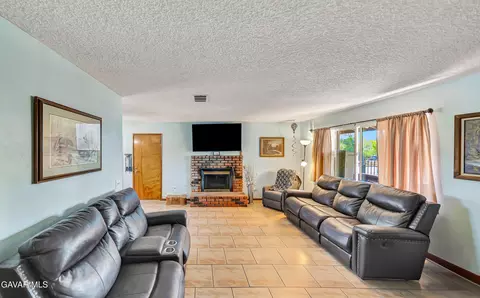 Living - 39006 162nd St E, Palmdale, CA 93591 photo 3 of 4