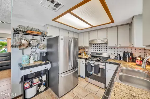 Kitchen - 39006 162nd St E, Palmdale, CA 93591 photo 2 of 3