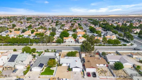 37222 55th St E, Palmdale, CA 93552