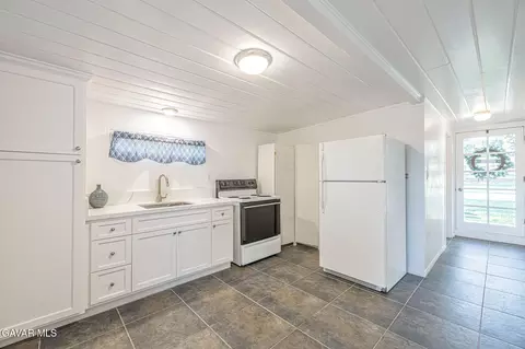 Kitchen - 3722 Gurrier Ave, Acton, CA 93510 photo 5 of 6
