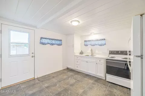 Kitchen - 3722 Gurrier Ave, Acton, CA 93510 photo 6 of 6