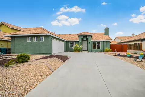 5711 Barcelona Dr, Palmdale, CA 93552