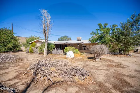 1105 Ave L8 W, Lancaster, CA 93534 photo 3