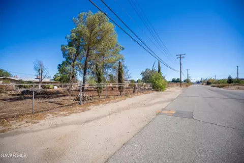 1105 Ave L8 W, Lancaster, CA 93534 photo 2