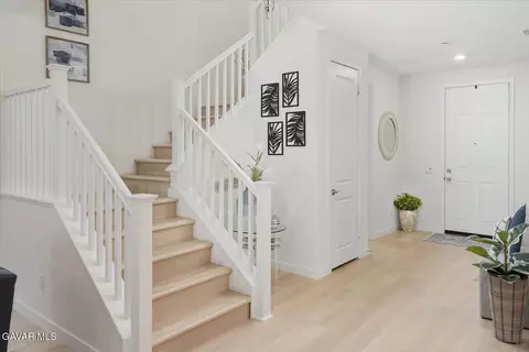 20912 Silvergate Way, Newhall, CA 91321 photo 4