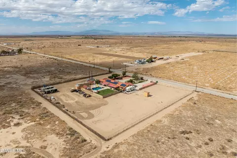 View/Area - 8212 Avenue H E, Lancaster, CA 93535 photo 3 of 8